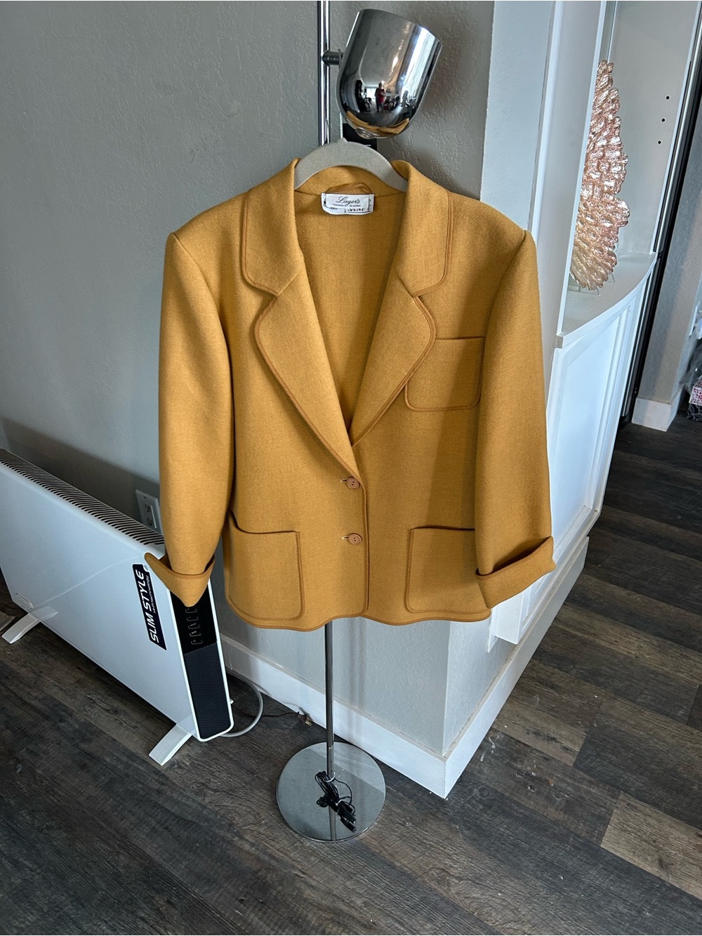 Vintage Wool-Blend Women’s Mustard Classic Blazer..Made in France 🇫🇷